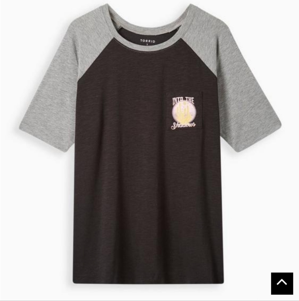 NWT TORRID Raglan Graphic Pocket Tee Torrid size 3(22-24)
